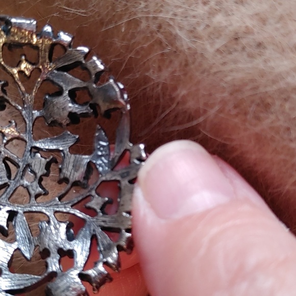 Sparkly Vintage Silver Tone 2287 Rhinestone Brooch - Picture 6 of 8